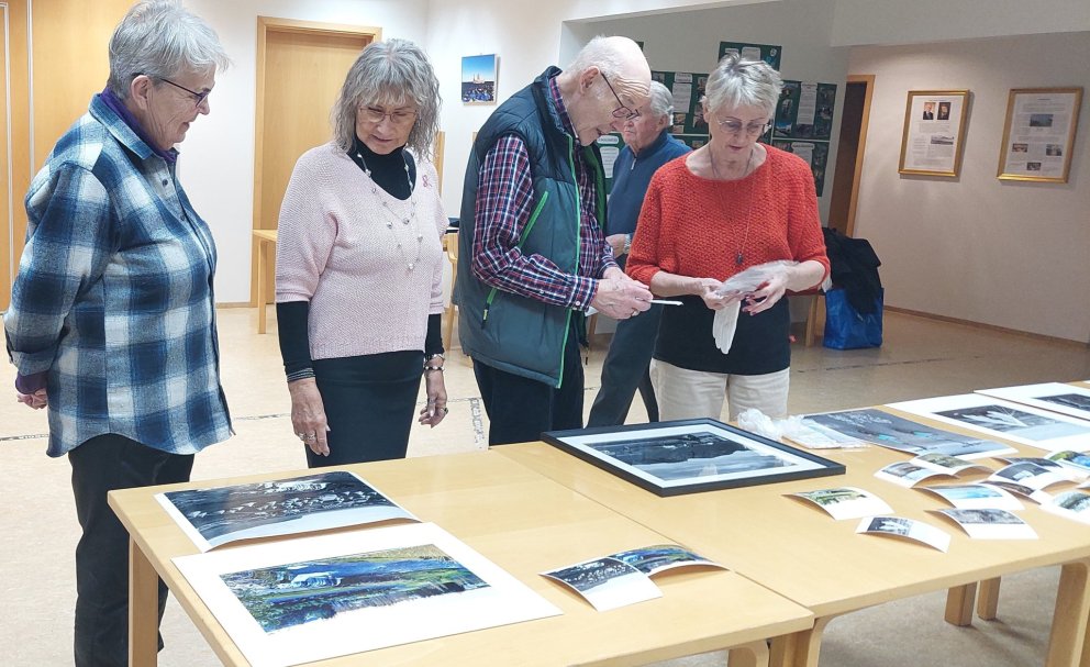 Ljósmyndahópurinn HVER sýnir á bókasafninu