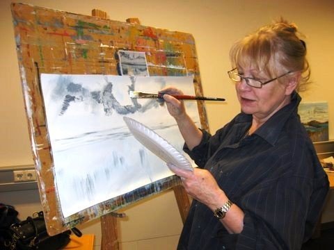 Jóna Berg sýnir á Bókasafninu