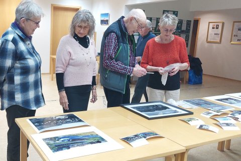 Ljósmyndahópurinn HVER sýnir á bókasafninu